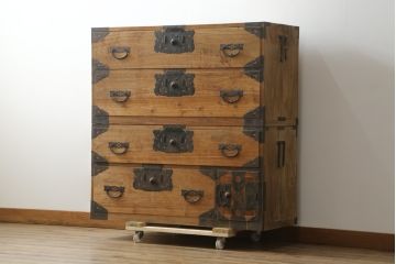 和製アンティーク　前面内部・桐材　時代を経た趣が感じられる佐渡小木箪笥(佐渡箪笥、和たんす、時代箪笥、収納箪笥、引き出し、重ねタンス)(R-075990)