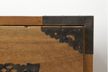 和製アンティーク　前面内部・桐材　時代を経た趣が感じられる佐渡小木箪笥(佐渡箪笥、和たんす、時代箪笥、収納箪笥、引き出し、重ねタンス)(R-075990)