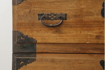 和製アンティーク　前面内部・桐材　時代を経た趣が感じられる佐渡小木箪笥(佐渡箪笥、和たんす、時代箪笥、収納箪笥、引き出し、重ねタンス)(R-075990)