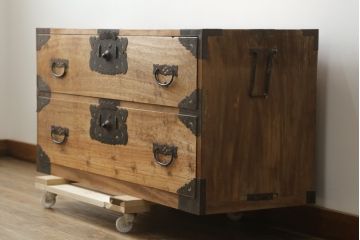 和製アンティーク　前面内部・桐材　時代を経た趣が感じられる佐渡小木箪笥ローボード(佐渡箪笥、和たんす、時代箪笥、収納箪笥、衣装箪笥、引き出し、ローチェスト、テレビ台)(R-075991)