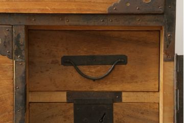 和製アンティーク　前面内部・桐材　時代を経た趣が感じられる佐渡小木箪笥ローボード(佐渡箪笥、和たんす、時代箪笥、収納箪笥、衣装箪笥、引き出し、ローチェスト、テレビ台)(R-075992)