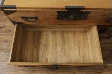 和製アンティーク　前面内部・桐材　時代を経た趣が感じられる佐渡小木箪笥ローボード(佐渡箪笥、和たんす、時代箪笥、収納箪笥、衣装箪笥、引き出し、ローチェスト、テレビ台)(R-075992)
