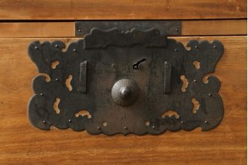 和製アンティーク　前面内部・桐材　時代を経た趣が感じられる佐渡小木箪笥ローボード(佐渡箪笥、和たんす、時代箪笥、収納箪笥、衣装箪笥、引き出し、ローチェスト、テレビ台)(R-075992)