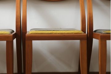 中古　イタリア製　ポラダ(porada)社　アーレキン(ARLEKIN)　優美な曲線ラインが目を惹くダイニングチェア4脚セット(椅子、イス、いす)(定価4脚で約48万円)(R-075994)
