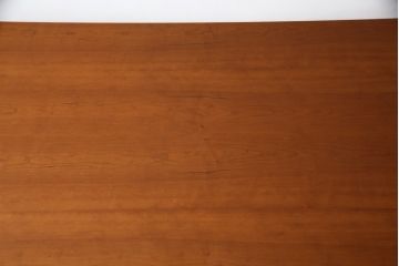 中古　アクタス取り扱い　イタリア製　ポラダ(porada)社　チェリー材　すっきりとした佇まいが魅力的なダイニングテーブル(4人掛け、6人掛け、食卓)(定価約32万円)(R-075996)