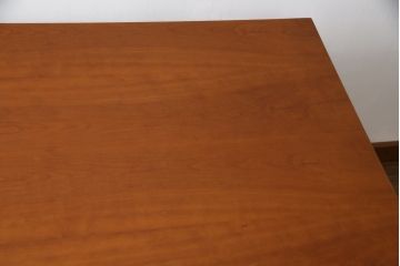 中古　アクタス取り扱い　イタリア製　ポラダ(porada)社　チェリー材　すっきりとした佇まいが魅力的なダイニングテーブル(4人掛け、6人掛け、食卓)(定価約32万円)(R-075996)