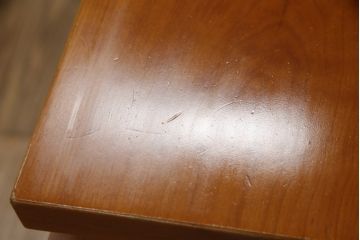 中古　アクタス取り扱い　イタリア製　ポラダ(porada)社　チェリー材　すっきりとした佇まいが魅力的なダイニングテーブル(4人掛け、6人掛け、食卓)(定価約32万円)(R-075996)