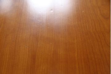 中古　アクタス取り扱い　イタリア製　ポラダ(porada)社　チェリー材　すっきりとした佇まいが魅力的なダイニングテーブル(4人掛け、6人掛け、食卓)(定価約32万円)(R-075996)