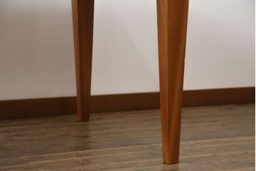中古　アクタス取り扱い　イタリア製　ポラダ(porada)社　チェリー材　すっきりとした佇まいが魅力的なダイニングテーブル(4人掛け、6人掛け、食卓)(定価約32万円)(R-075996)