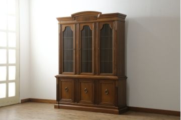 中古　美品　DREXEL HERITAGE(ドレクセルヘリテイジ)　FRANCESCA(フランチェスカ)シリーズ　照明付き!堂々とした佇まいのキャビネット(収納棚、戸棚、食器棚、カップボード、飾り棚)(定価約141万円)(R-075997)