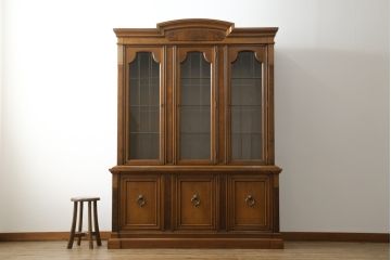 中古　美品　DREXEL HERITAGE(ドレクセルヘリテイジ)　FRANCESCA(フランチェスカ)シリーズ　照明付き!堂々とした佇まいのキャビネット(収納棚、戸棚、食器棚、カップボード、飾り棚)(定価約141万円)(R-075997)