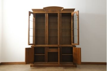 中古　美品　DREXEL HERITAGE(ドレクセルヘリテイジ)　FRANCESCA(フランチェスカ)シリーズ　照明付き!堂々とした佇まいのキャビネット(収納棚、戸棚、食器棚、カップボード、飾り棚)(定価約141万円)(R-075997)