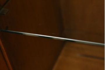 中古　美品　DREXEL HERITAGE(ドレクセルヘリテイジ)　FRANCESCA(フランチェスカ)シリーズ　照明付き!堂々とした佇まいのキャビネット(収納棚、戸棚、食器棚、カップボード、飾り棚)(定価約141万円)(R-075997)