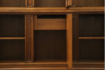 中古　美品　DREXEL HERITAGE(ドレクセルヘリテイジ)　FRANCESCA(フランチェスカ)シリーズ　照明付き!堂々とした佇まいのキャビネット(収納棚、戸棚、食器棚、カップボード、飾り棚)(定価約141万円)(R-075997)
