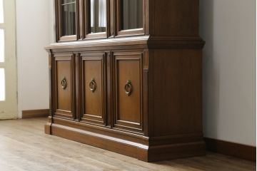 中古　美品　DREXEL HERITAGE(ドレクセルヘリテイジ)　FRANCESCA(フランチェスカ)シリーズ　照明付き!堂々とした佇まいのキャビネット(収納棚、戸棚、食器棚、カップボード、飾り棚)(定価約141万円)(R-075997)