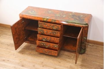 ヴィンテージ家具　繊細な絵柄が目を引くシノワズリ様式のサイドボード(サイドキャビネット、リビングボード、引き出し、収納棚、戸棚)(R-076000)