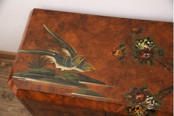ヴィンテージ家具　繊細な絵柄が目を引くシノワズリ様式のサイドボード(サイドキャビネット、リビングボード、引き出し、収納棚、戸棚)(R-076000)