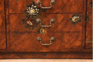 ヴィンテージ家具　繊細な絵柄が目を引くシノワズリ様式のサイドボード(サイドキャビネット、リビングボード、引き出し、収納棚、戸棚)(R-076000)