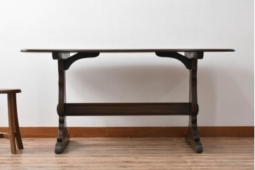 イギリスヴィンテージ　ERCOL(アーコール)　クラシカルな雰囲気漂うダイニングテーブル(4人掛け、6人掛け、食卓、作業台、ヴィンテージ、英国、北欧)(R-076002)