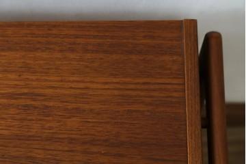 デンマークヴィンテージ　チーク材　キャスターとカゴ付きで便利なソーイングワゴン　(R-076005)