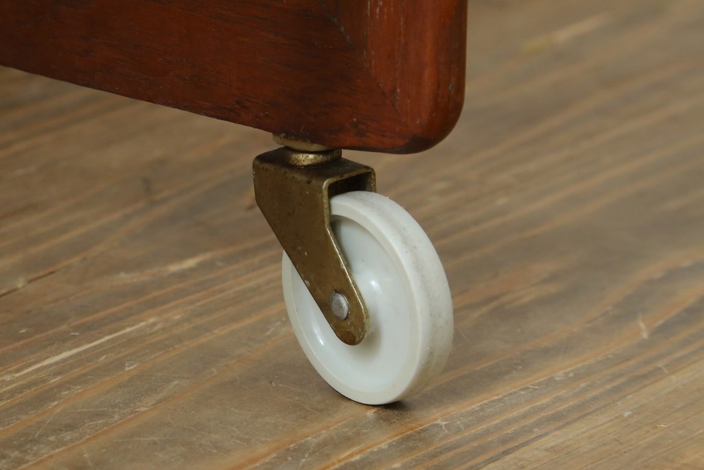 デンマークヴィンテージ　チーク材　キャスターとカゴ付きで便利なソーイングワゴン　(R-076005)