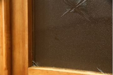 和製アンティーク　カバ材　昭和レトロな雰囲気漂う本箱(ブックケース、ガラス戸棚、収納棚、食器棚、キャビネット)(R-076008)