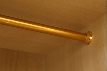 中古　松創(MATSUSO)　洗練された佇まいが魅力的な幅狭ワードローブ(洋服タンス、戸棚、収納棚、キャビネット)(R-076009)