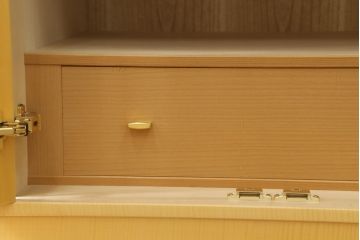 中古　松創(MATSUSO)　洗練された佇まいが魅力的な幅狭ワードローブ(洋服タンス、戸棚、収納棚、キャビネット)(R-076009)