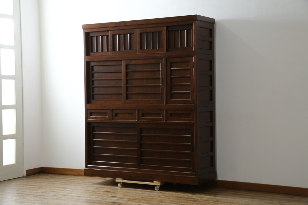 中古　美品　松本民芸家具　和モダンな雰囲気を醸し出す舞良型食器棚　定価約133万円　(R-076011)