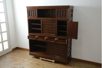 中古　美品　松本民芸家具　和モダンな雰囲気を醸し出す舞良型食器棚　定価約133万円　(R-076011)
