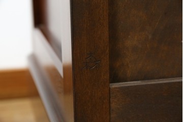 中古　美品　松本民芸家具　和モダンな雰囲気を醸し出す舞良型食器棚　定価約133万円　(R-076011)