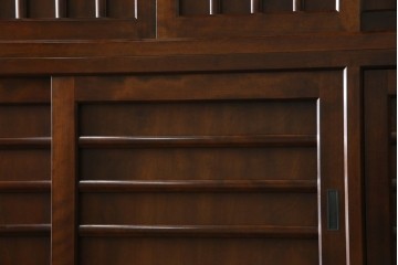 中古　美品　松本民芸家具　和モダンな雰囲気を醸し出す舞良型食器棚　定価約133万円　(R-076011)