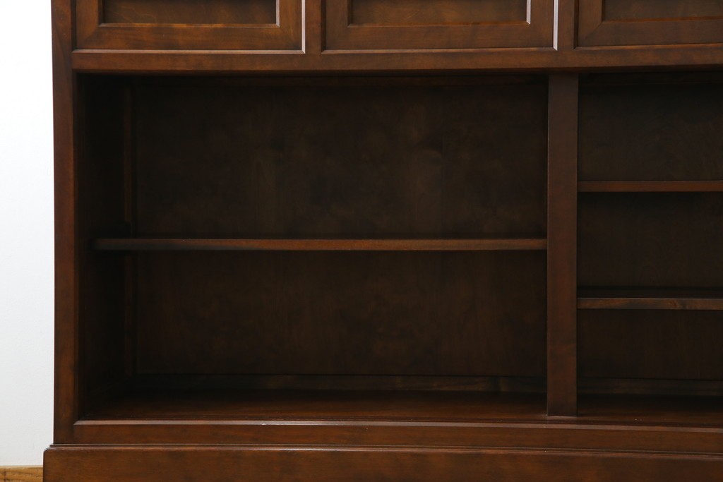 中古　美品　松本民芸家具　和モダンな雰囲気を醸し出す舞良型食器棚　定価約133万円　(R-076011)