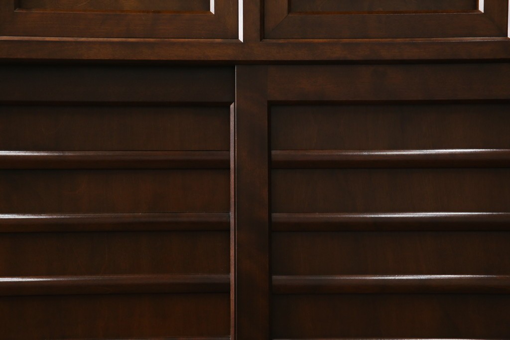 中古　美品　松本民芸家具　和モダンな雰囲気を醸し出す舞良型食器棚　定価約133万円　(R-076011)