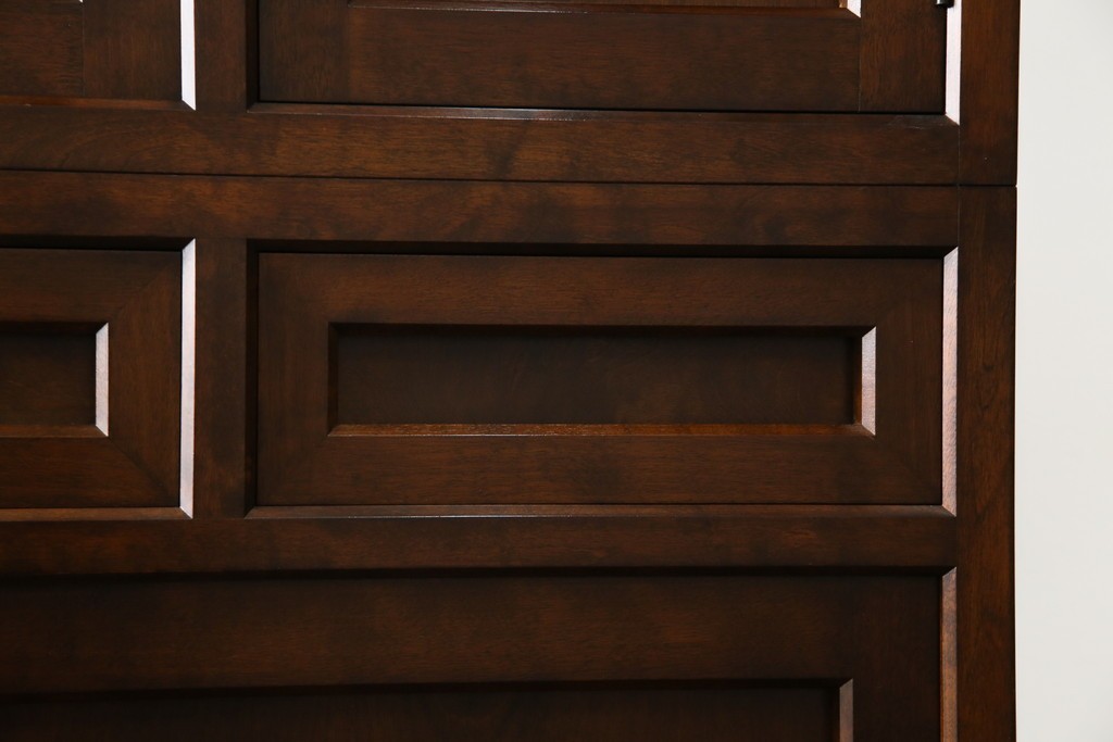 中古　美品　松本民芸家具　和モダンな雰囲気を醸し出す舞良型食器棚　定価約133万円　(R-076011)