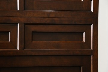 中古　美品　松本民芸家具　和モダンな雰囲気を醸し出す舞良型食器棚　定価約133万円　(R-076011)