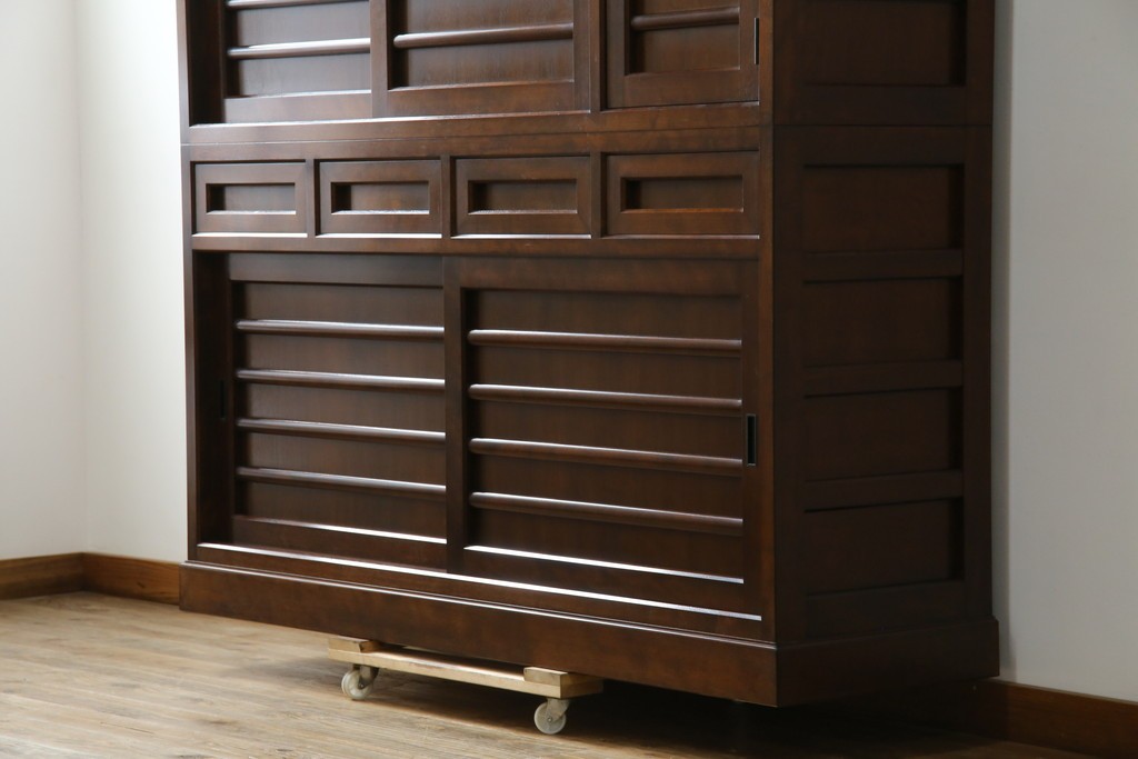 中古　美品　松本民芸家具　和モダンな雰囲気を醸し出す舞良型食器棚　定価約133万円　(R-076011)