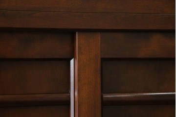 中古　美品　松本民芸家具　和モダンな雰囲気を醸し出す舞良型食器棚　定価約133万円　(R-076011)