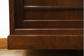 中古　美品　松本民芸家具　和モダンな雰囲気を醸し出す舞良型食器棚　定価約133万円　(R-076011)