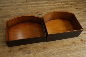 中古　美品　希少モデル　DREXEL HERITAGE(ドレクセルヘリテイジ)　Nine Elms(ナイン エルムス)　可憐な装飾が魅力的なサイドボード　(R-076013)