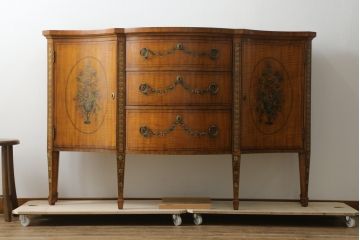 中古　美品　希少モデル　DREXEL HERITAGE(ドレクセルヘリテイジ)　Nine Elms(ナイン エルムス)　上品な佇まいが魅力的なサイドボード(サイドキャビネット、収納棚、戸棚、引き出し)(R-076013)