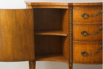 中古　美品　希少モデル　DREXEL HERITAGE(ドレクセルヘリテイジ)　Nine Elms(ナイン エルムス)　上品な佇まいが魅力的なサイドボード(サイドキャビネット、収納棚、戸棚、引き出し)(R-076013)