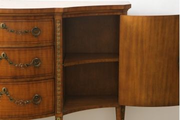 中古　美品　希少モデル　DREXEL HERITAGE(ドレクセルヘリテイジ)　Nine Elms(ナイン エルムス)　上品な佇まいが魅力的なサイドボード(サイドキャビネット、収納棚、戸棚、引き出し)(R-076013)