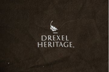 中古　美品　希少モデル　DREXEL HERITAGE(ドレクセルヘリテイジ)　Nine Elms(ナイン エルムス)　上品な佇まいが魅力的なサイドボード(サイドキャビネット、収納棚、戸棚、引き出し)(R-076013)