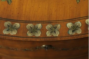 中古　美品　希少モデル　DREXEL HERITAGE(ドレクセルヘリテイジ)　Nine Elms(ナイン エルムス)　上品な佇まいが魅力的なサイドボード(サイドキャビネット、収納棚、戸棚、引き出し)(R-076013)