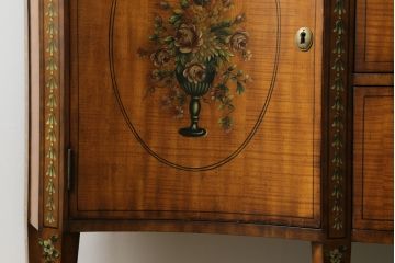 中古　美品　希少モデル　DREXEL HERITAGE(ドレクセルヘリテイジ)　Nine Elms(ナイン エルムス)　上品な佇まいが魅力的なサイドボード(サイドキャビネット、収納棚、戸棚、引き出し)(R-076013)