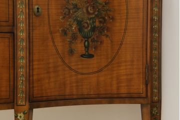 中古　美品　希少モデル　DREXEL HERITAGE(ドレクセルヘリテイジ)　Nine Elms(ナイン エルムス)　上品な佇まいが魅力的なサイドボード(サイドキャビネット、収納棚、戸棚、引き出し)(R-076013)