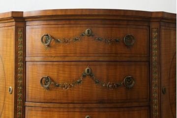 中古　美品　希少モデル　DREXEL HERITAGE(ドレクセルヘリテイジ)　Nine Elms(ナイン エルムス)　上品な佇まいが魅力的なサイドボード(サイドキャビネット、収納棚、戸棚、引き出し)(R-076013)