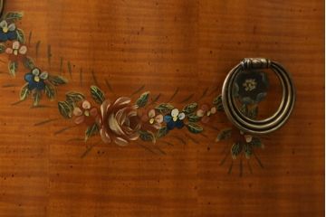 中古　美品　希少モデル　DREXEL HERITAGE(ドレクセルヘリテイジ)　Nine Elms(ナイン エルムス)　上品な佇まいが魅力的なサイドボード(サイドキャビネット、収納棚、戸棚、引き出し)(R-076013)