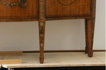 中古　美品　希少モデル　DREXEL HERITAGE(ドレクセルヘリテイジ)　Nine Elms(ナイン エルムス)　上品な佇まいが魅力的なサイドボード(サイドキャビネット、収納棚、戸棚、引き出し)(R-076013)